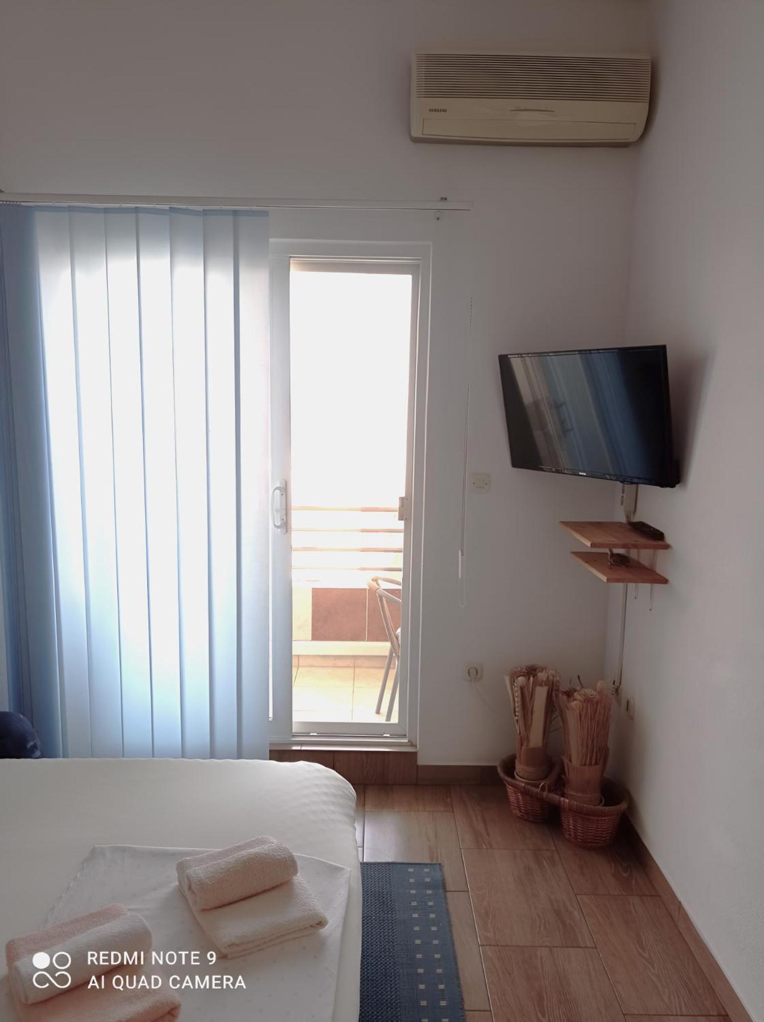 Apartment 15 *